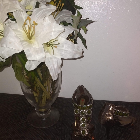 I'm selling heels and boots - Picture 2 of 7